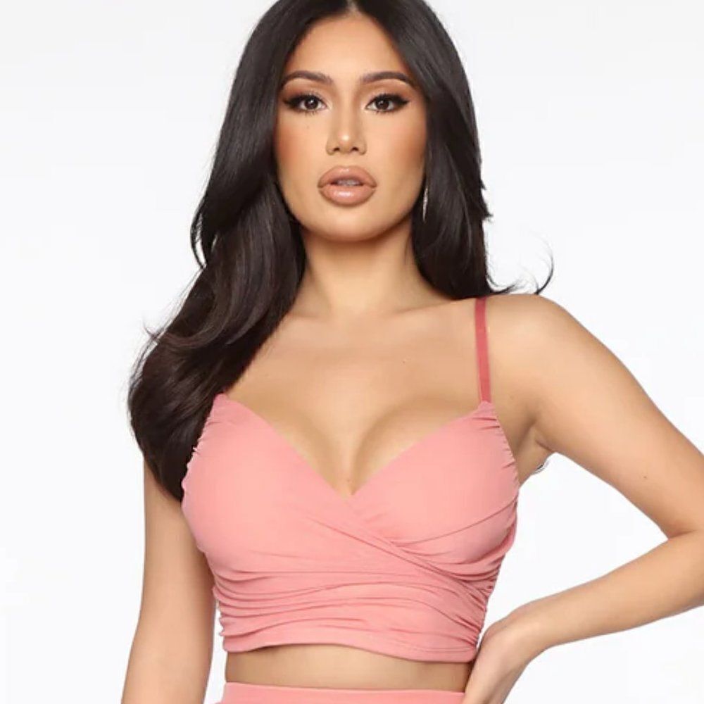 Fashion Nova Flowey Peach Crop Top/Cami. Size XS. NWT